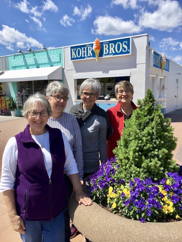 L-R: Gloria, Mary, Shirley, Tina.
